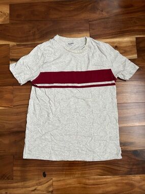 Old Navy Short Sleeve Crew Tee in Heather Gray with Wine Stripe